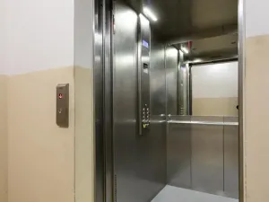 Pronájem bytu 3+1, Praha - Troja, Svídnická, 73 m2