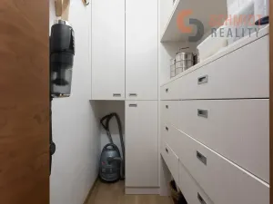 Prodej rodinného domu, Hustopeče, U Větrolamu, 300 m2