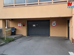 Pronájem garážového stání, Praha - Střížkov, Lovosická, 18 m2