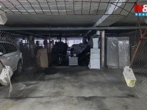 Pronájem garážového stání, Praha - Střížkov, Lovosická, 18 m2
