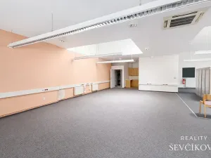 Pronájem komerční nemovitosti, Hradec Králové, Zemědělská, 695 m2