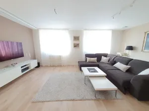 Pronájem bytu 4+1, Praha - Kobylisy, Služská, 128 m2