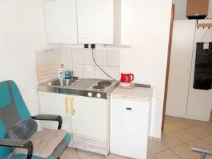 Pronájem komerční nemovitosti, Praha - Vinohrady, Lužická, 18 m2