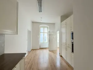 Pronájem bytu 2+1, Plzeň, náměstí Republiky, 69 m2