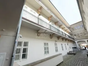 Pronájem bytu 2+1, Plzeň, náměstí Republiky, 69 m2