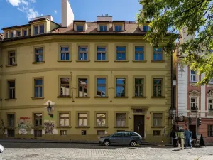 Pronájem bytu 3+1, Praha - Malá Strana, U lužického semináře, 111 m2