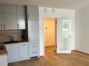 Pronájem bytu 2+kk, Praha - Smíchov, Podbělohorská, 57 m2