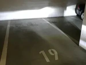 Pronájem garážového stání, Praha - Smíchov, Randova, 15 m2