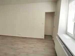 Pronájem bytu 1+1, Praha - Vršovice, Sámova, 40 m2