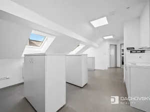 Prodej obchodního prostoru, Pardubice, K Dolíčku, 374 m2