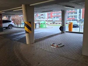 Pronájem garážového stání, Praha - Letňany, Pavla Beneše, 13 m2