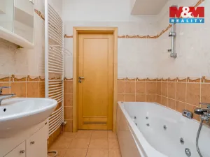 Prodej bytu 2+kk, Praha - Kobylisy, U třešňovky, 57 m2