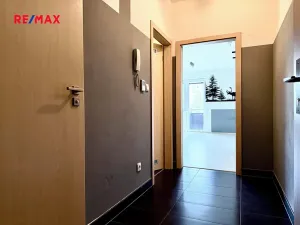 Pronájem bytu 1+kk, Brno, Houbalova, 9573 m2