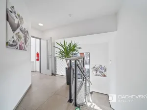 Prodej kanceláře, Pardubice, K Dolíčku, 374 m2