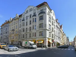 Prodej atypického bytu, Praha, Valentinská, 108 m2