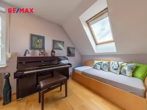 Prodej rodinného domu, Praha - Lochkov, V oudolku, 183 m2