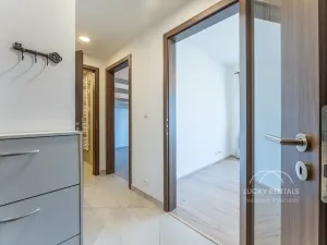 Pronájem bytu 2+kk, Praha - Kamýk, Freiwaldova, 43 m2