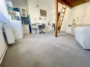 Pronájem bytu 1+kk, Praha, Pelhřimovská, 30 m2