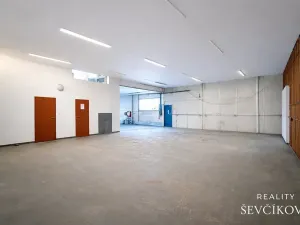 Pronájem obchodního prostoru, Hradec Králové, Vlčkovická, 700 m2