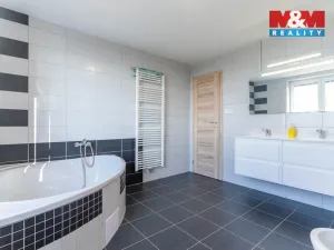 Prodej rodinného domu, Okrouhlá, 222 m2