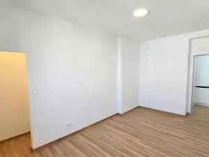 Pronájem bytu 2+kk, Praha - Vršovice, Ukrajinská, 49 m2