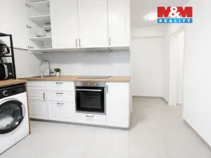 Prodej bytu 1+1, Praha - Letňany, Dobratická, 32 m2