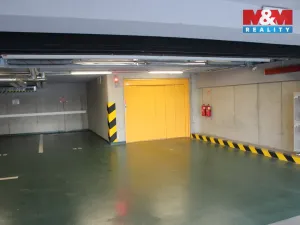 Pronájem garážového stání, Praha - Smíchov, Radlická, 13 m2