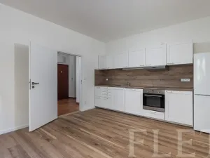Prodej bytu 2+kk, Praha - Holešovice, U garáží, 44 m2