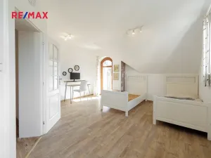 Prodej bytu 6+kk a větší, Tuchoměřice, Ke Statenicím, 347 m2