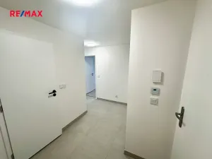 Pronájem bytu 2+kk, Praha - Strašnice, Strančická, 48 m2