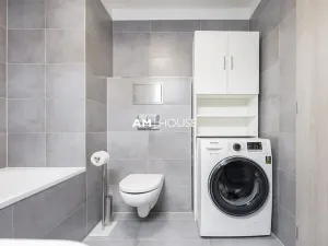 Pronájem bytu 2+kk, Praha - Vysočany, Strnadových, 56 m2