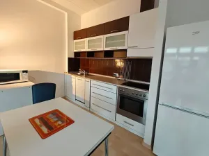 Pronájem bytu 1+kk, Praha, Českomoravská, 42 m2