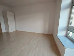 Pronájem bytu 1+kk, Praha, Českomoravská, 42 m2