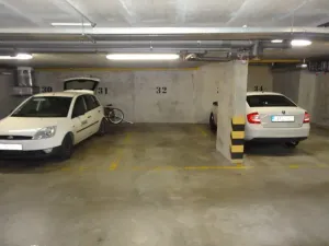 Pronájem garážového stání, Praha - Podolí, Brabcova, 15 m2