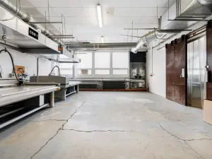 Prodej obchodního prostoru, Brno - Slatina, Hviezdoslavova, 1514 m2