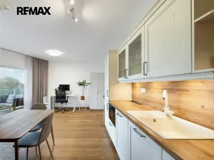 Pronájem bytu 1+kk, Praha - Smíchov, Kobrova, 43 m2