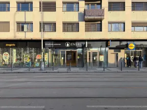 Pronájem obchodního prostoru, Praha - Holešovice, V háji, 130 m2