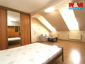 Pronájem bytu 1+1, Karlovy Vary, Jaltská, 46 m2