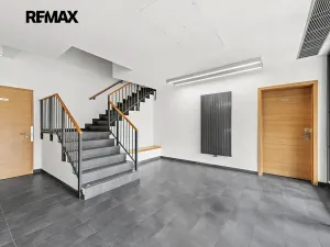 Pronájem bytu 2+kk, Praha - Vysočany, Sousedíkova, 55 m2