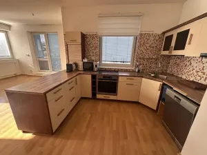 Pronájem bytu 2+kk, Praha - Řeporyje, Dělená, 57 m2