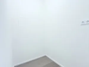 Prodej bytu 5+kk, Praha - Holyně, náměstí Pod lípou, 150 m2