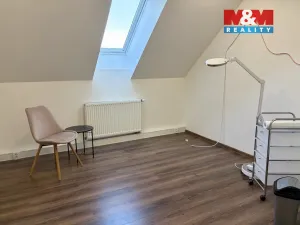 Pronájem obchodního prostoru, Pardubice - Zelené Předměstí, 17. listopadu, 12 m2