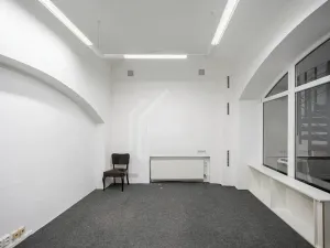 Pronájem kanceláře, Praha - Smíchov, Kořenského, 221 m2