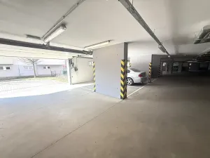 Pronájem garážového stání, Brno, Říčanská, 13 m2