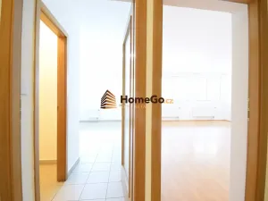 Pronájem bytu 1+kk, Praha - Troja, K Haltýři, 50 m2