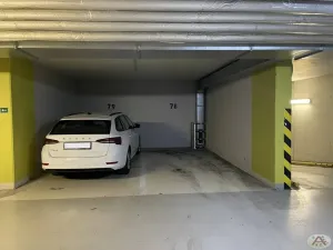 Pronájem garážového stání, Praha - Stodůlky, Sluneční náměstí, 15 m2