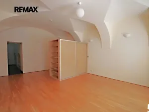 Pronájem bytu 1+1, Kolín, Karlovo náměstí, 44 m2