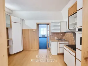 Pronájem bytu 3+1, České Budějovice, tř. Čsl. legií, 70 m2