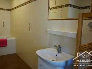 Prodej bytu 2+1, Přelouč, náměstí 17. listopadu, 64 m2