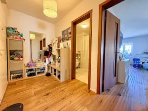 Pronájem bytu 2+kk, Praha - Modřany, K Vystrkovu, 68 m2